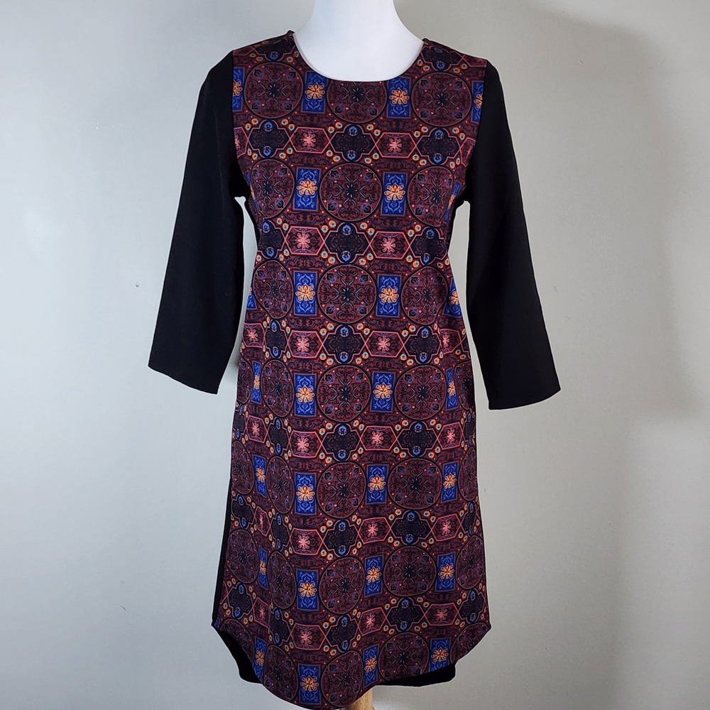 Twik Shift Dress Womens XS Black Red Blue Geometric Medallion 3/4 Sleeve Mini